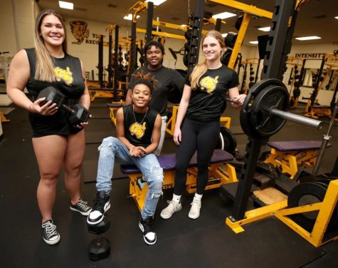 Weightlifters Earn Trip to State Finals