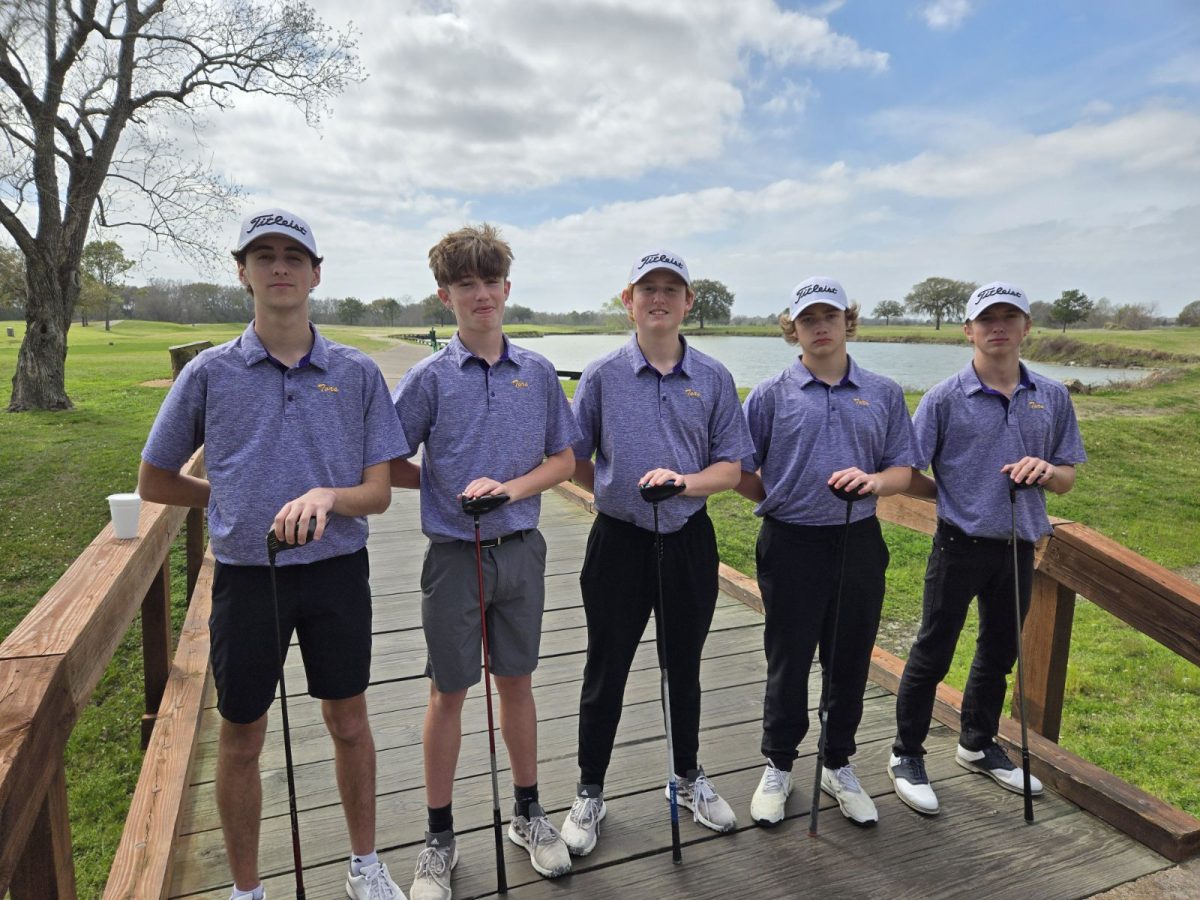 Boy’s Golf Hits the Links