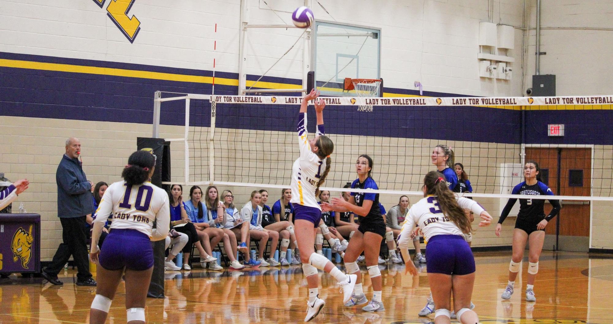 Lady Tors Volleyball Concludes Season with Dominant Victory Over Angleton: Key Players Shine & Seniors Bid Farewell